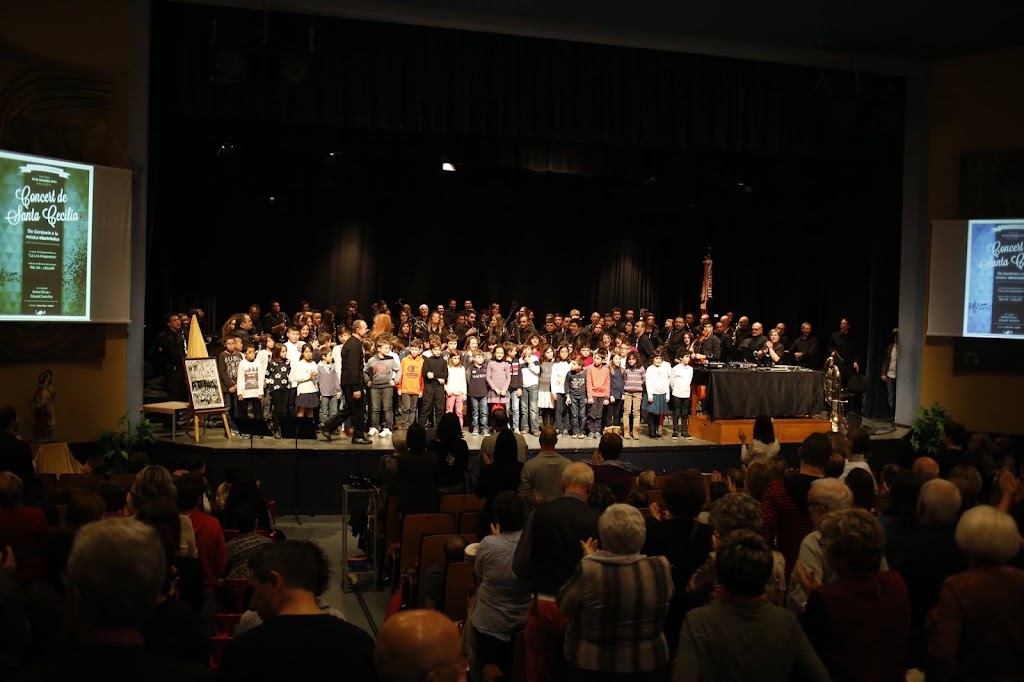 Escola i Centre Professional de Musica La Lira Ampostina — Del propietario