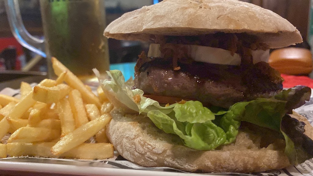 Bar Pony Express — Comida y bebida