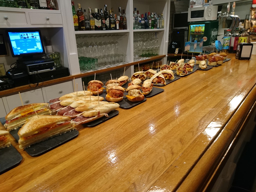 Cafe Rovira — Comida y bebida