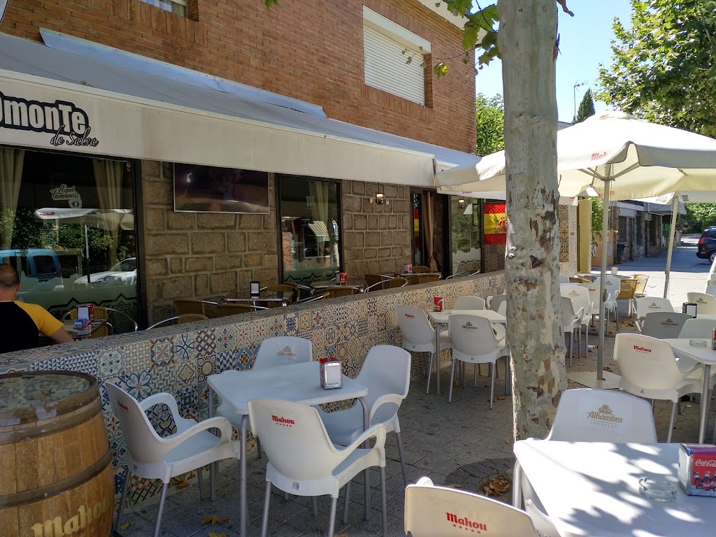 SACROMONTE GASTROBAR — Ambiente