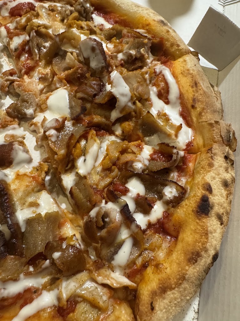 Pizzeria Mediterraneo — Comida y bebida