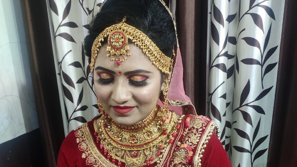 Shiny Beauty Parlour