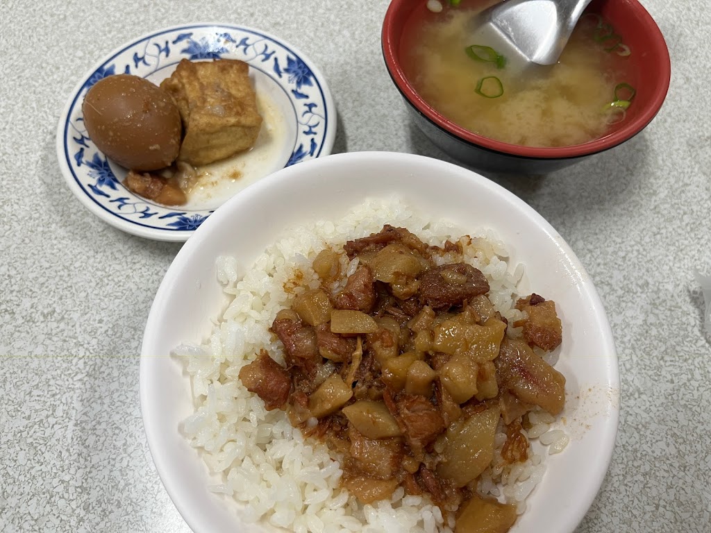 石斑肉燥飯 的照片