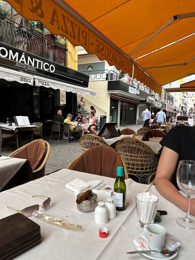 Restaurante El romantico — Comida y bebida