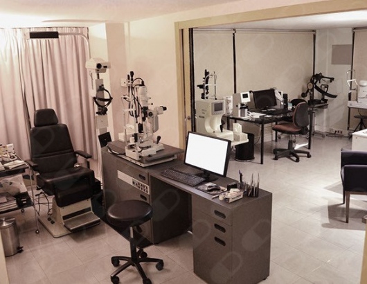 Dr. Raimundo Llanas Reus, Oftalmologo