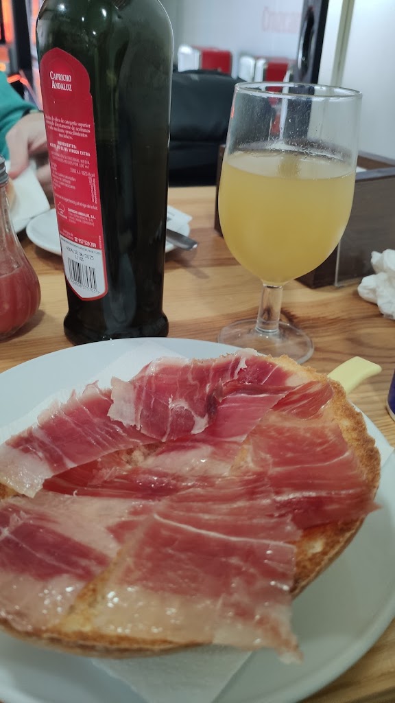 Bar Tanque de Salmuera — Comida y bebida