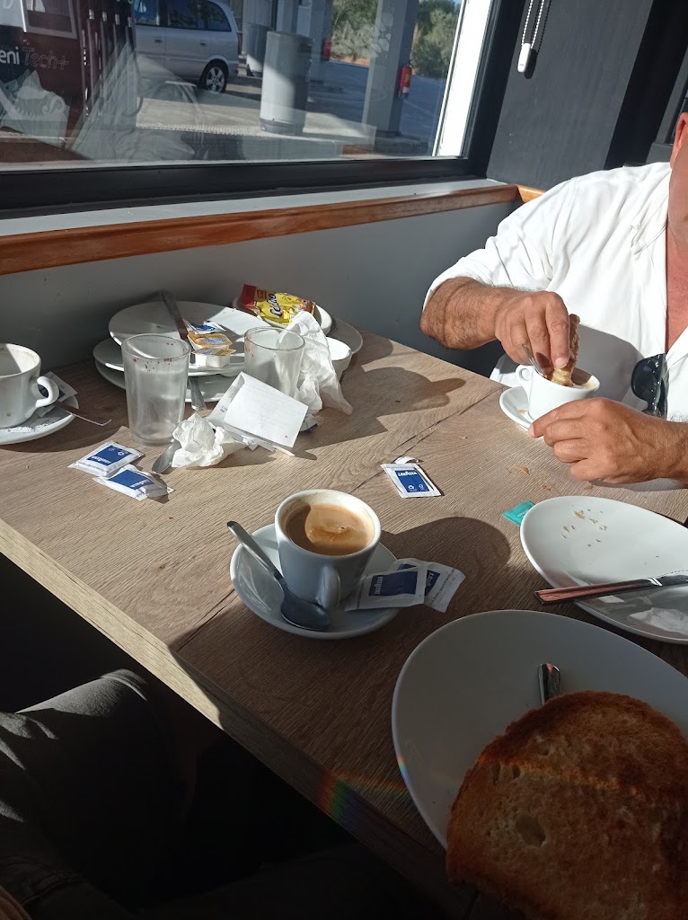 El Fantasma Area de Serv Rest DE CADIZ A SEVILLA — Comida y bebida