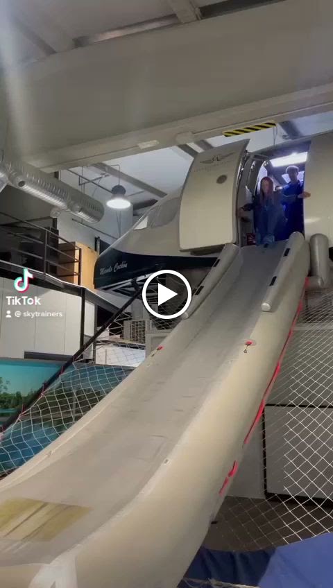 SKYTRAINERS Escuela de Azafatas Alcorcon y Mostoles- TCP — Videos