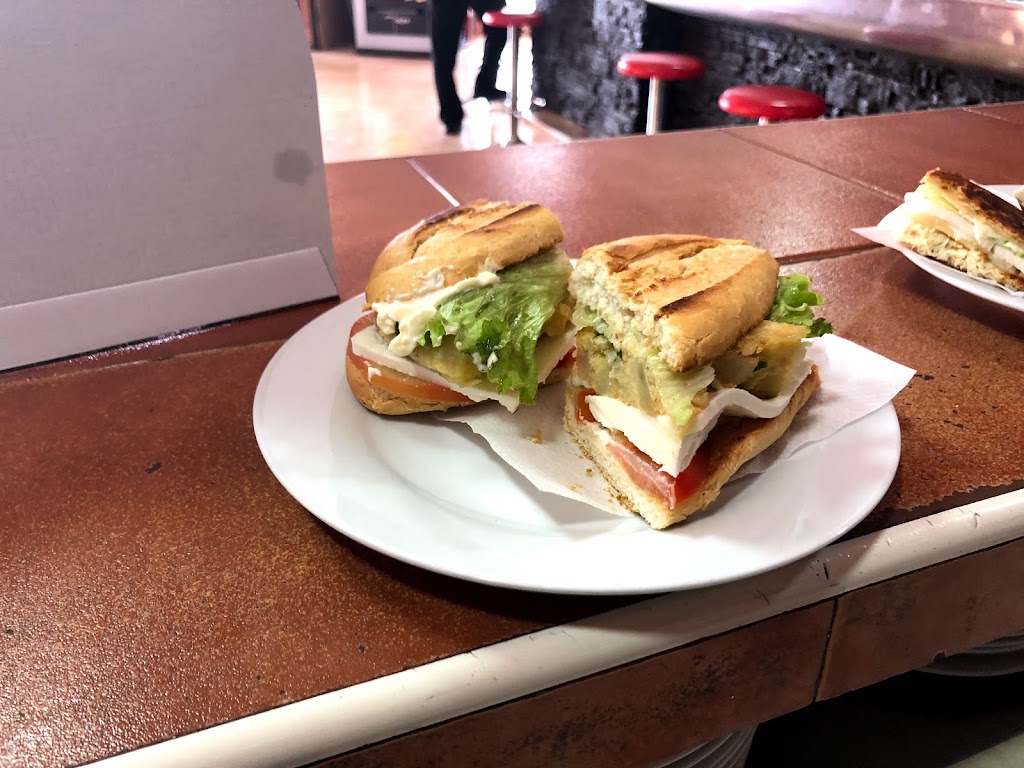Cafeteria Hamburgueseria Neptuno — Comida y bebida
