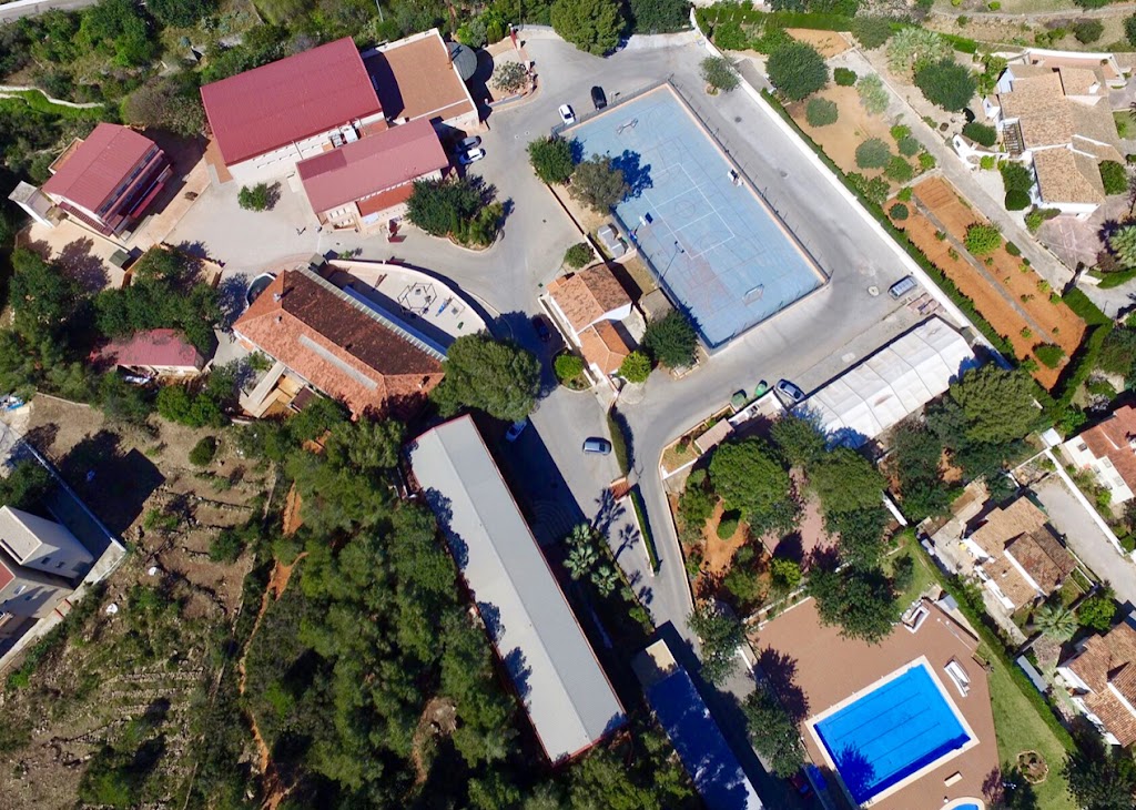 Colegio Alfa & Omega — Del propietario