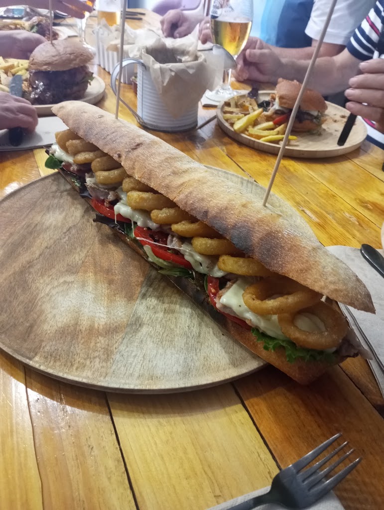 TAVERNA LA MODA — Comida y bebida