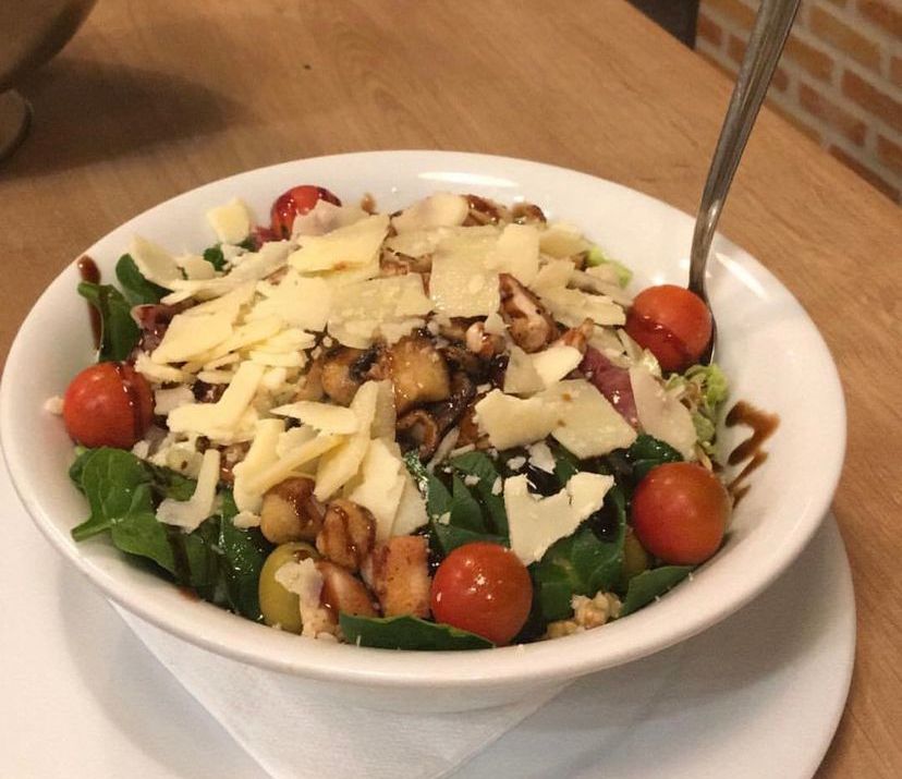 Pizzeria Maivan — Comida y bebida