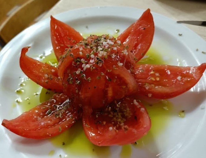 Cafe Bar Luis Juarez — Comida y bebida