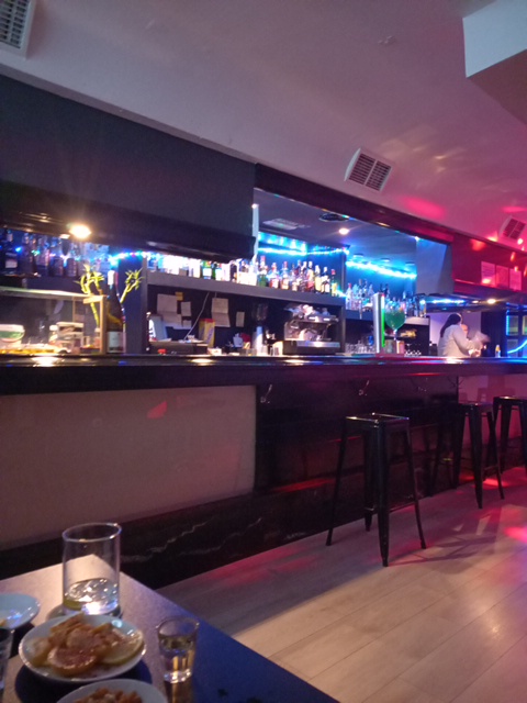 BAR LA CAVA — Ambiente