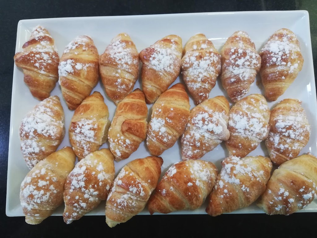 Aromas Cafe Bar — Comida y bebida