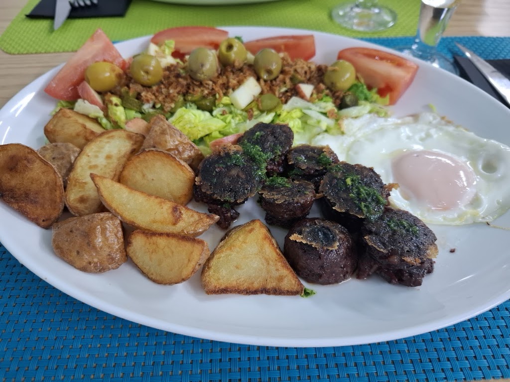 Bar El Pi — Comida y bebida