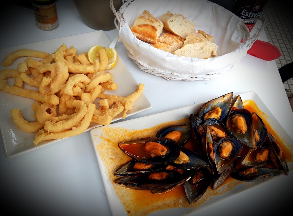 Bar El Rodeo — Comida y bebida
