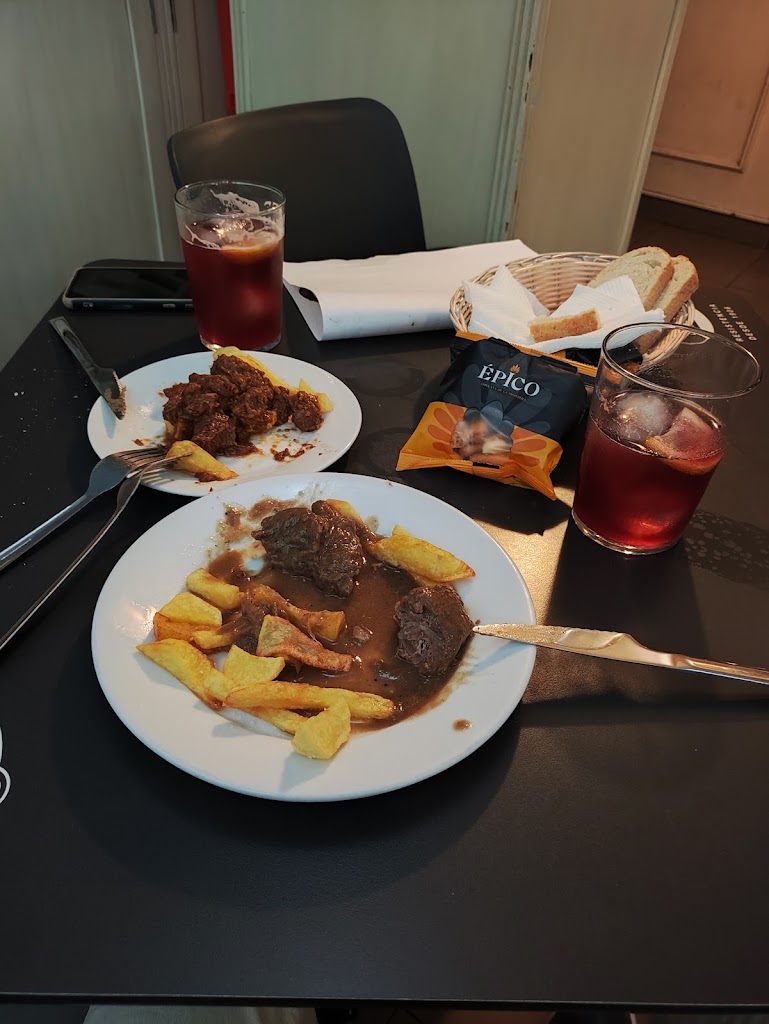 Cafe Bar la Teja — Comida y bebida