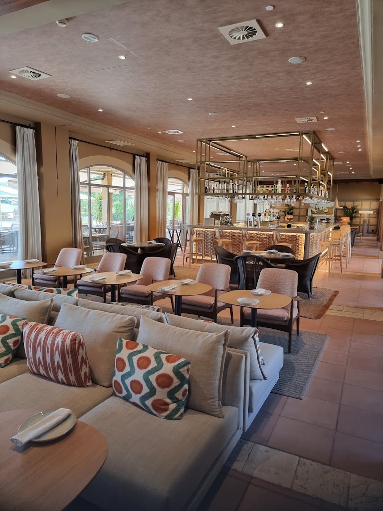 Es Camp Restaurant — Ambiente
