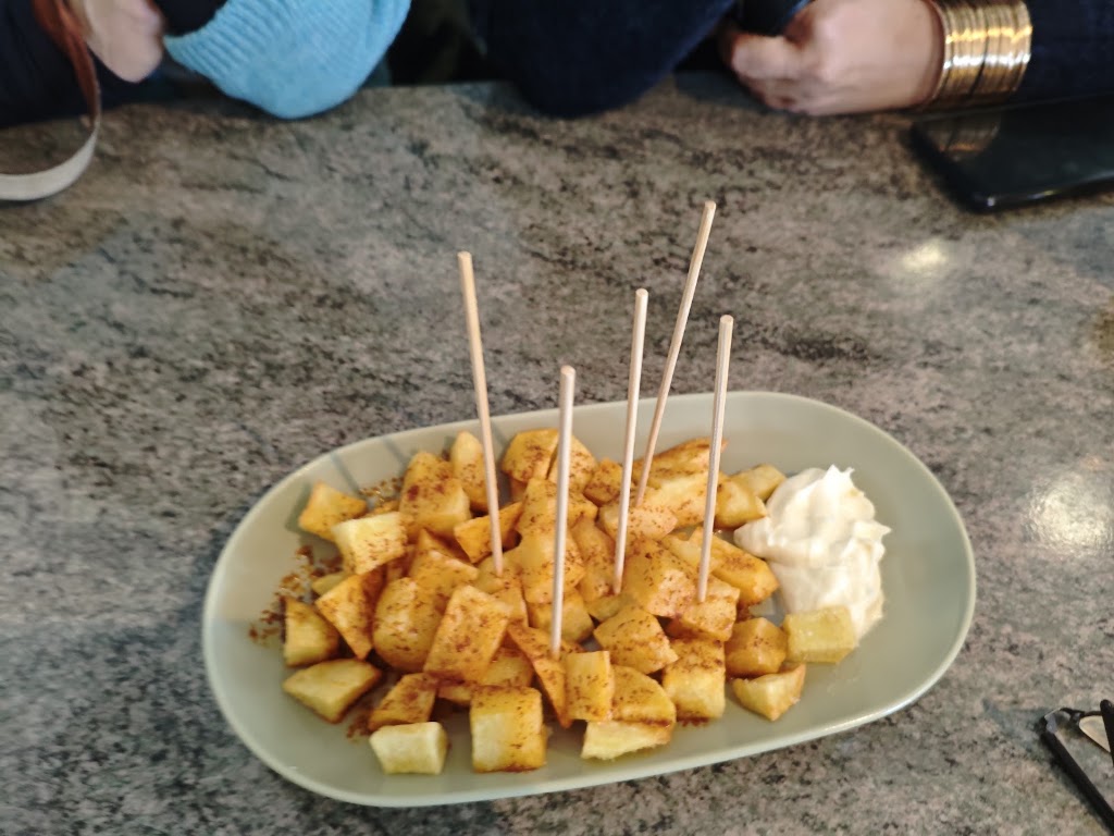 Bar Corners 47 — Comida y bebida