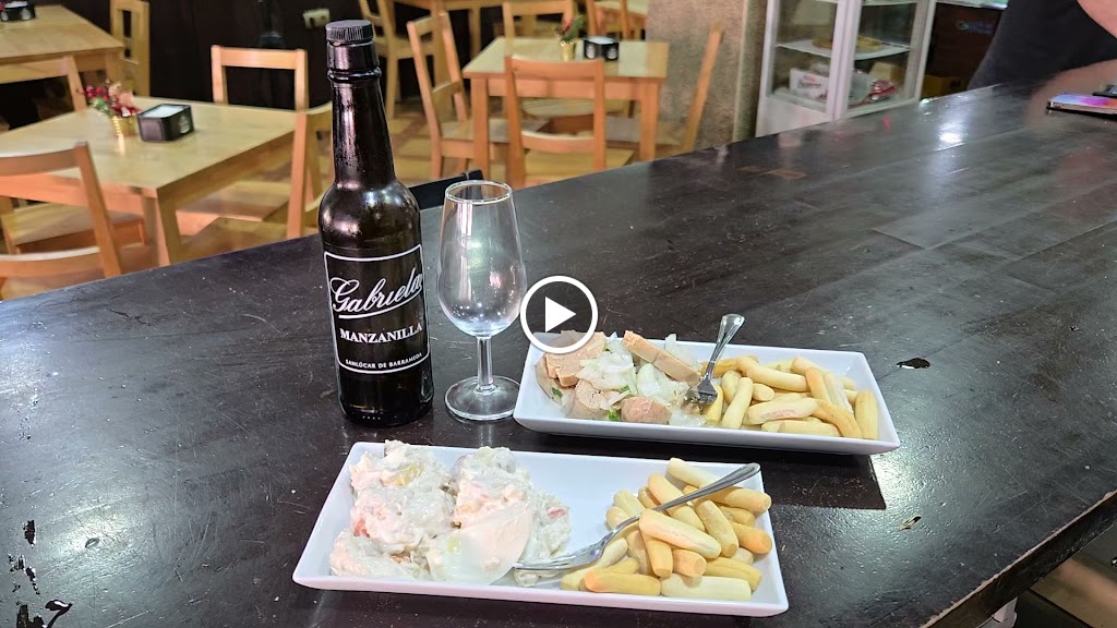 Bar Cafeteria El Corcho — Comida y bebida