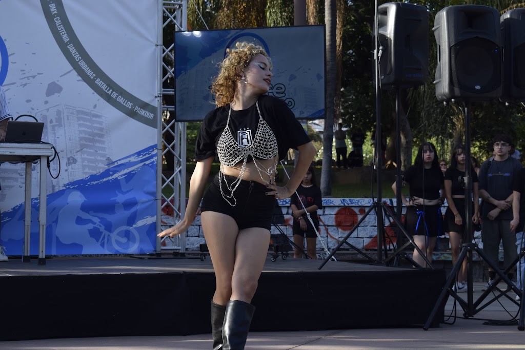 Asociacion Juvenil de Baile K-HOUSE — Del propietario