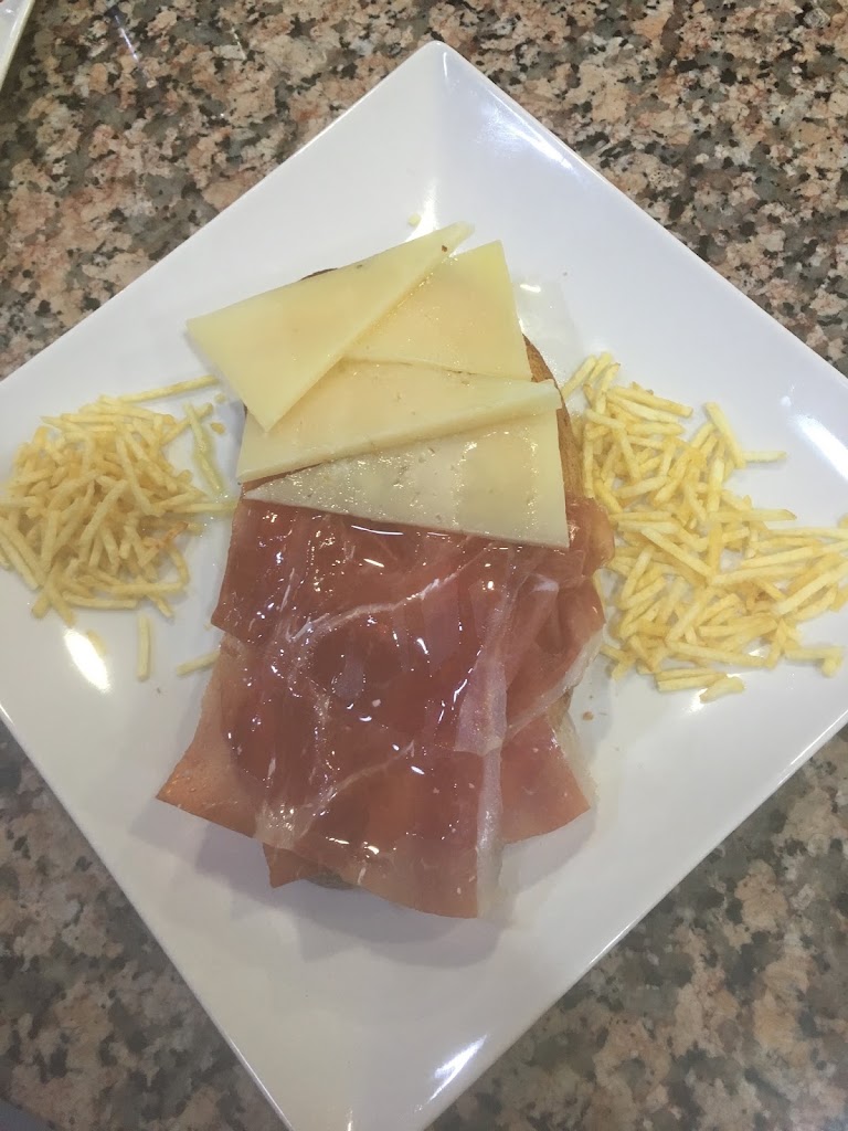 Bar restaurante La Oliventina — Comida y bebida