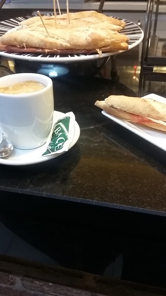 Bar de Juanje — Comida y bebida