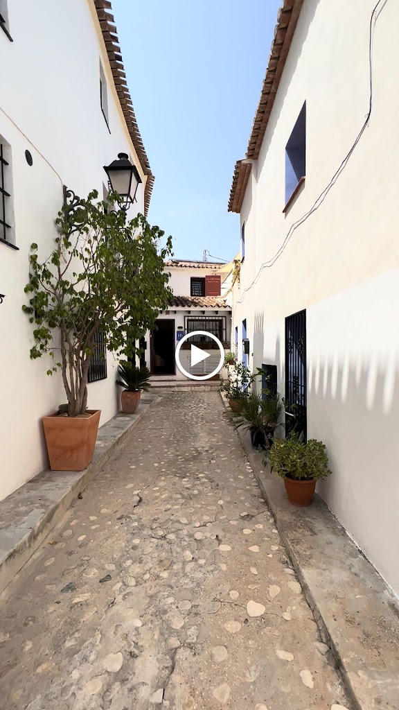 SHIRAZ Wine & Gastrobar — Videos