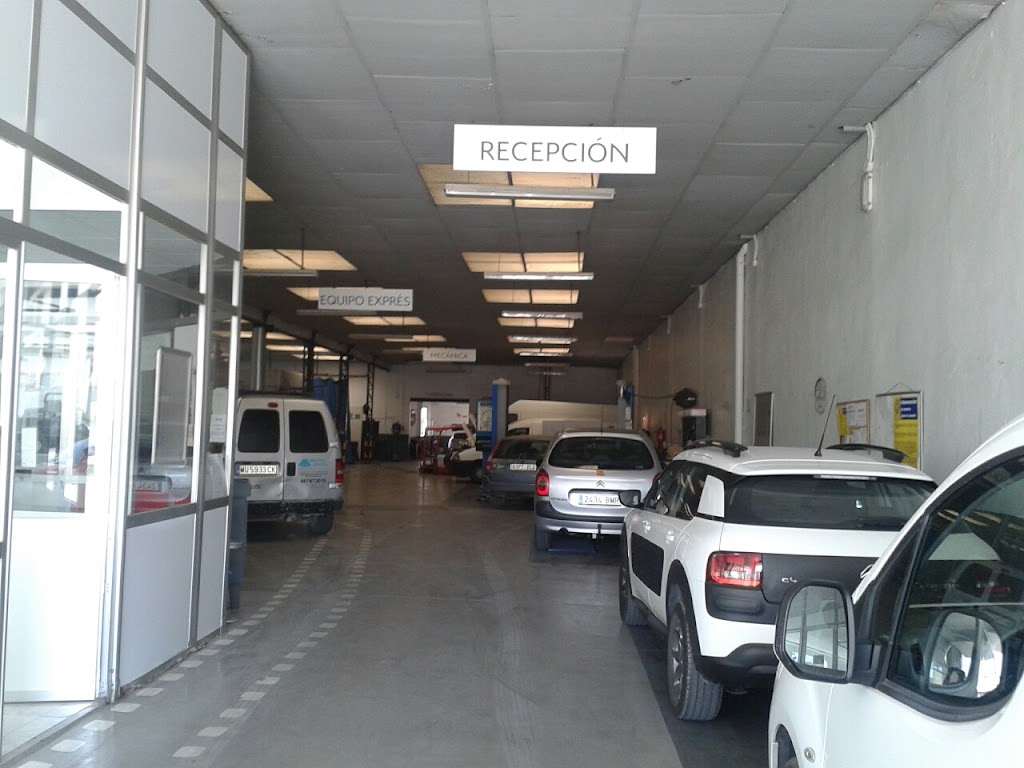 PEDRO PEREZ E HIJOS (Concesionario Citroen Yecla) Taller Multimarca — Interior