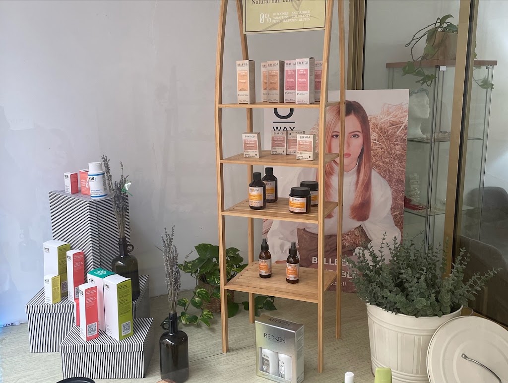 Estilistas Dobre Eme Peluqueria y Estetica — Del propietario