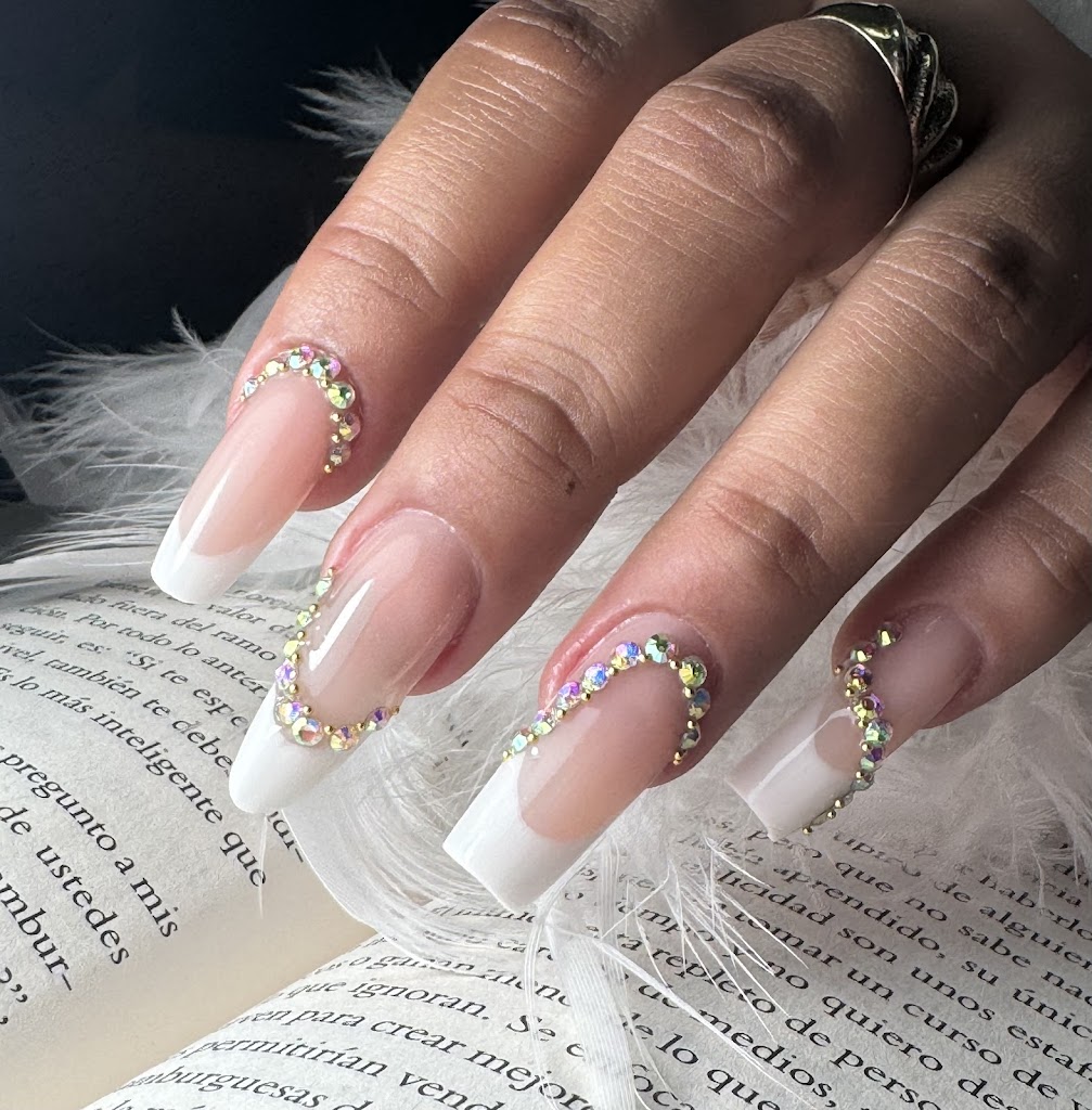 Claudia Arevalo Nails Artist