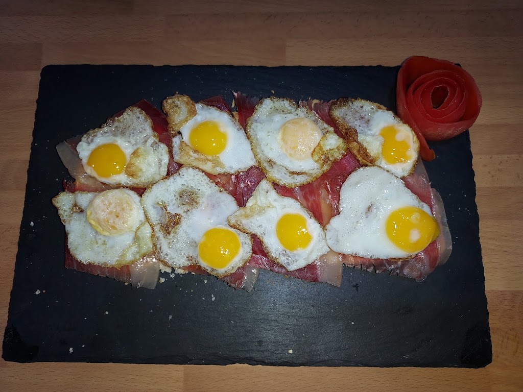 LOS TRES REYES — Comida y bebida