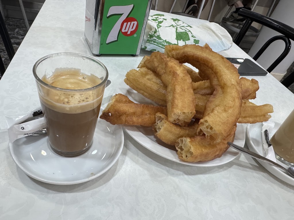 Bar Restaurante Hermanos Gonzalez — Comida y bebida
