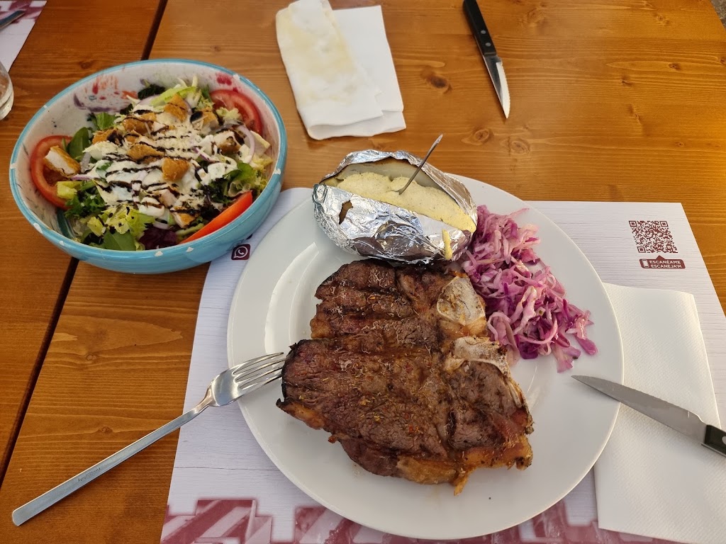 basico steak house — Comida y bebida