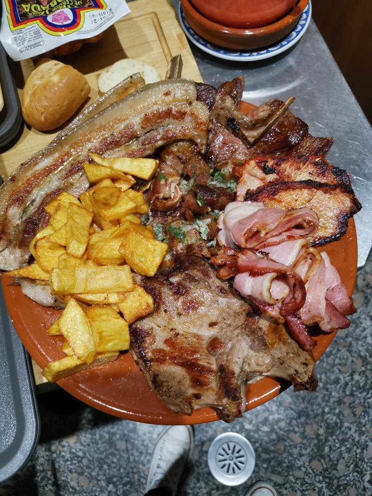 Bar - Cafeteria Castillas nr 5 — Comida y bebida