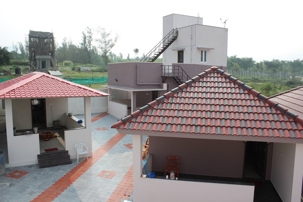 Hill Chill Resorts