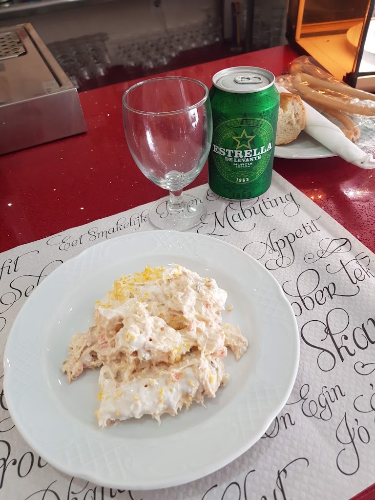 Triple "L" — Comida y bebida