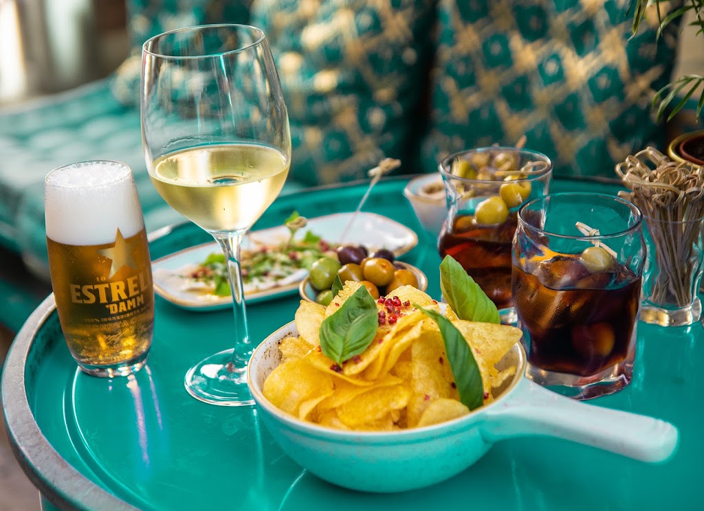 L'Artemisa Sitges — Comida y bebida