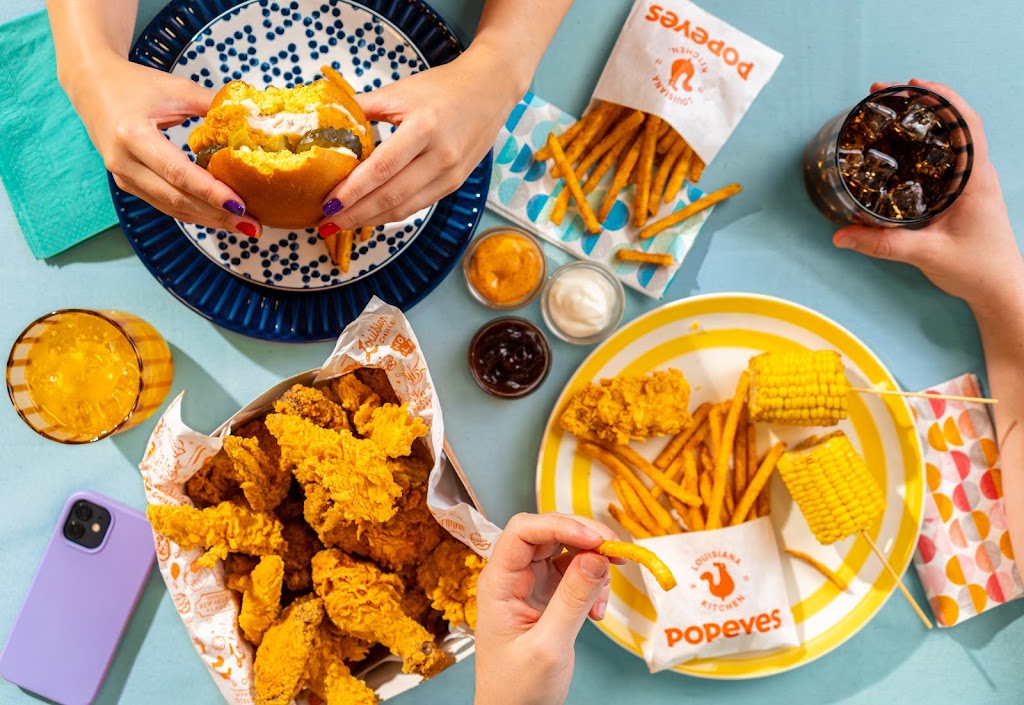 Popeyes Famous Lousiana Chicken — Comida y bebida
