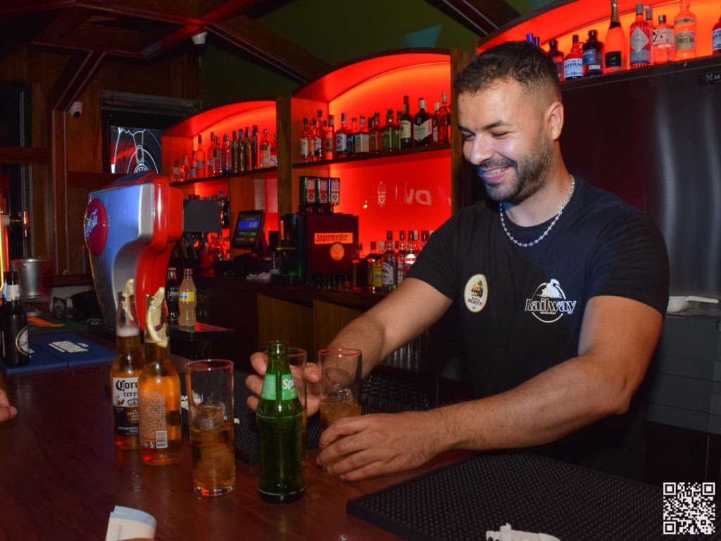 Railway Bar Benidorm — Ambiente