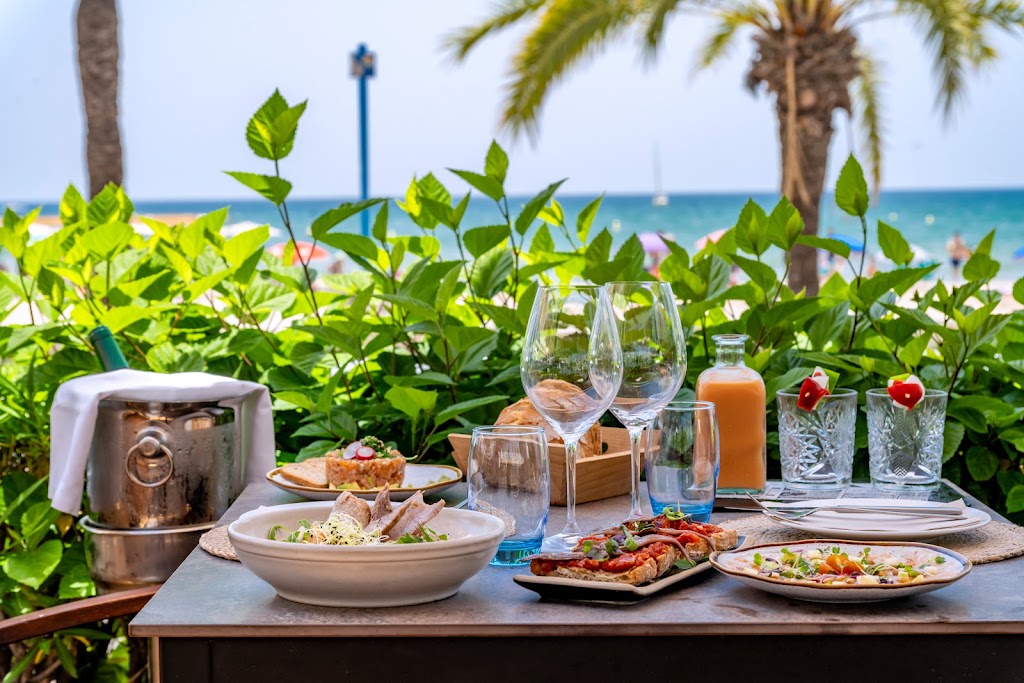 4R Casablanca Restaurant — Comida y bebida