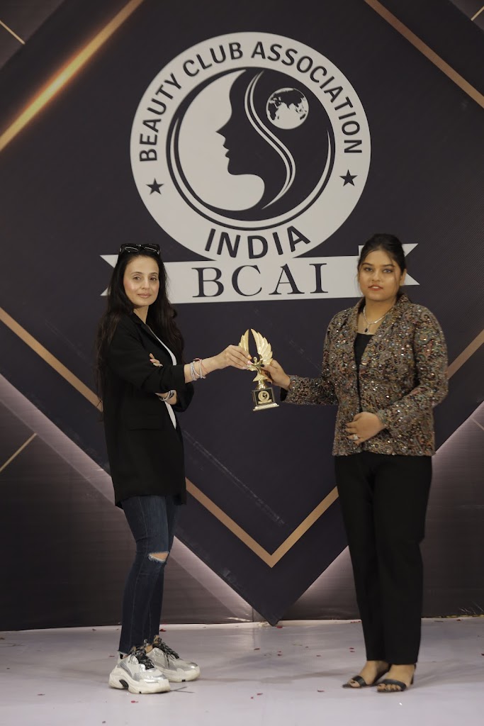 Redwings Makeover Beauty Parlour And Mehndi Kala