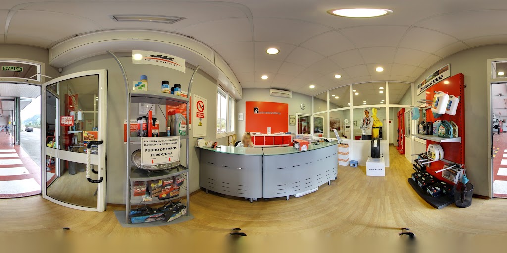 Tienda de Neumaticos Auto Ruedas Riestra — Interior