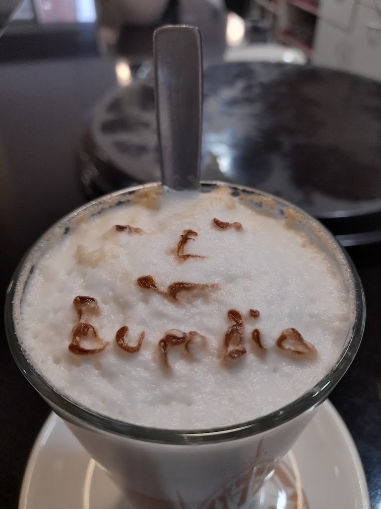 Cafe Bar "O Lar de Merchy" — Comida y bebida