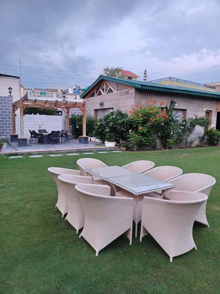 Orchard Hotel Resort
