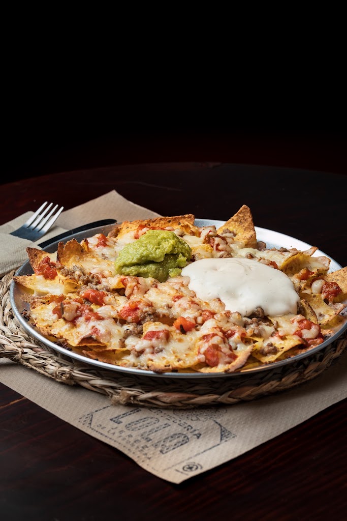 Cerveceria Lola - Avenida La Granja — Comida y bebida