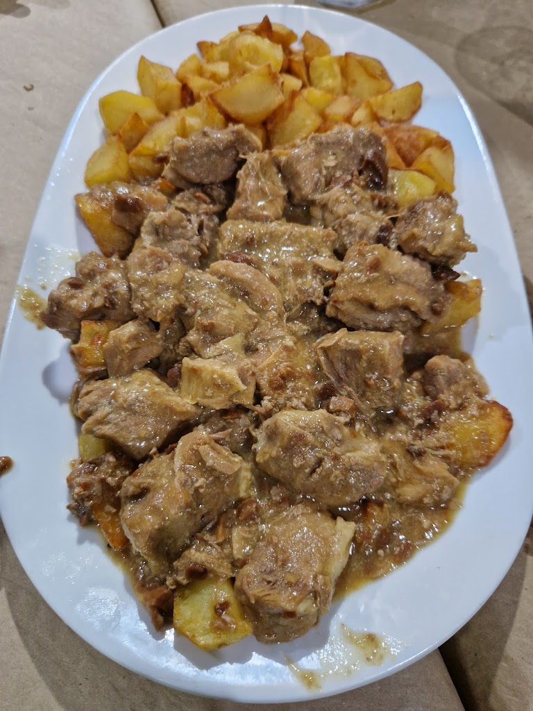 Bodegon El Cachorro — Comida y bebida
