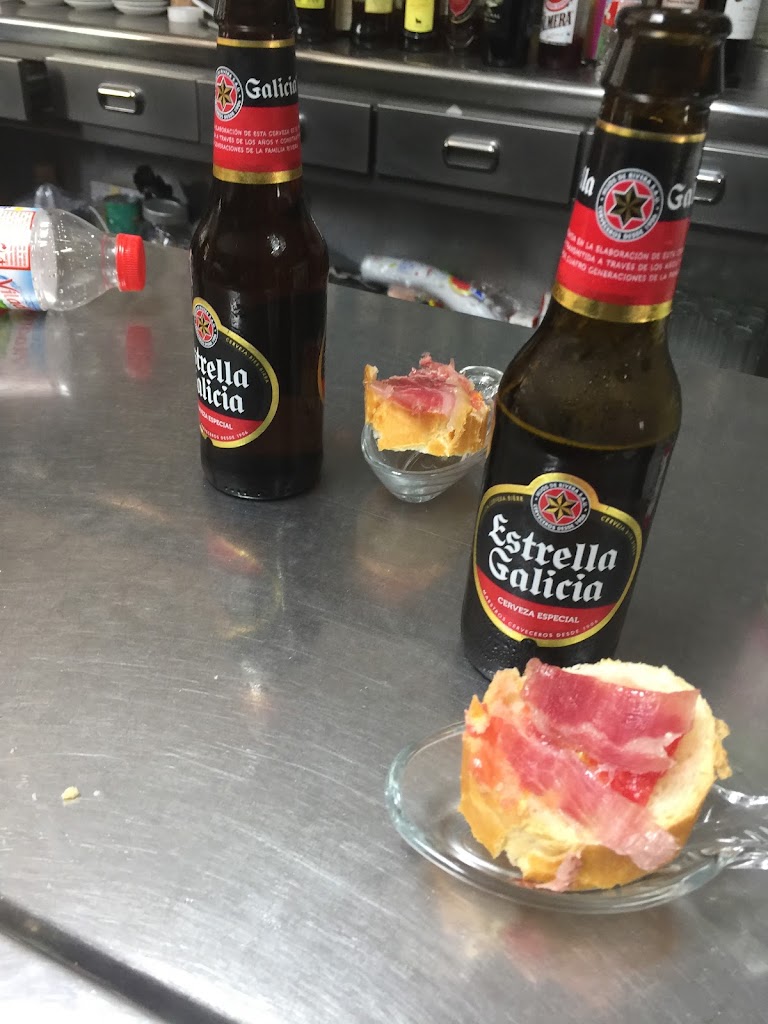 Bar Cristina Cafeteria — Comida y bebida