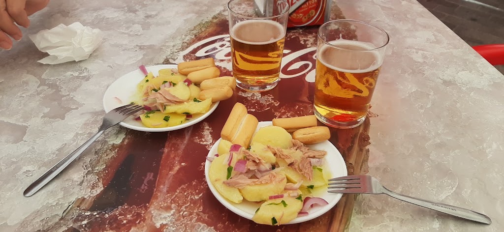 Pena Emilio Oliva — Comida y bebida